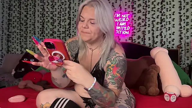 CherryBombBomb online show from May 17, 5:50 am