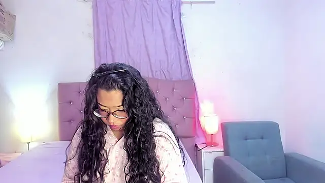 Latinabombsheell online show from April 28, 4:16 am