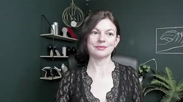 VivianWILD online show from April 23, 6:54 am