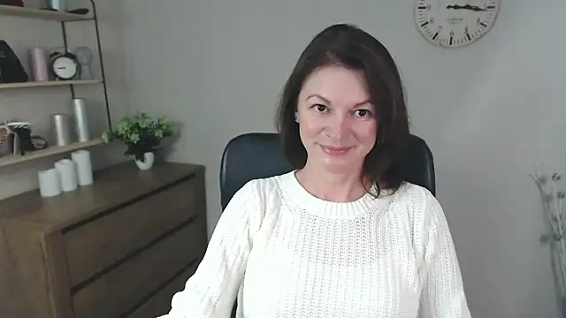 Snapshot of VivianWILD chatting on December 2, 7:10 am VivianWILD online show from December 2, 7:10 am