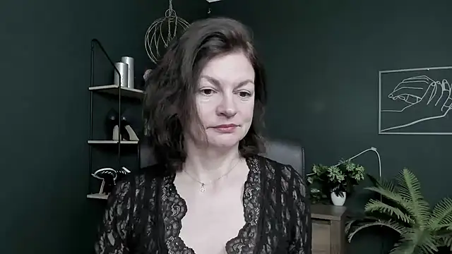 VivianWILD online show from April 27, 6:32 am