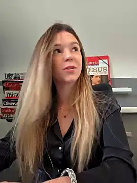 Snapshot of lucie_mehott chatting on October 16, 7:00 am lucie mehott online show from October 16, 7:00 am