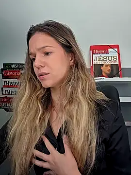 Snapshot of lucie_mehott chatting on October 6, 8:31 am lucie mehott online show from October 6, 8:31 am