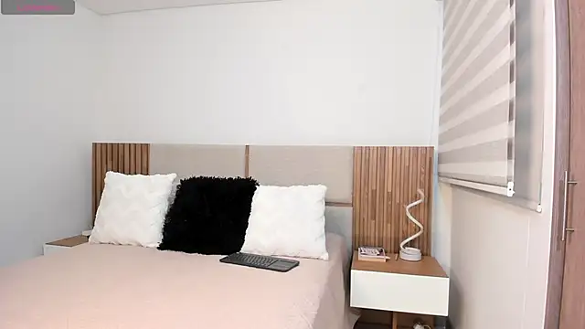 MalejaDiaz  online show from April 21, 6:59 pm