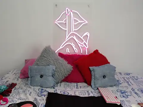 Snapshot of Rihana14 chatting on September 15, 9:55 pm Rihana14 online show from September 15, 9:55 pm