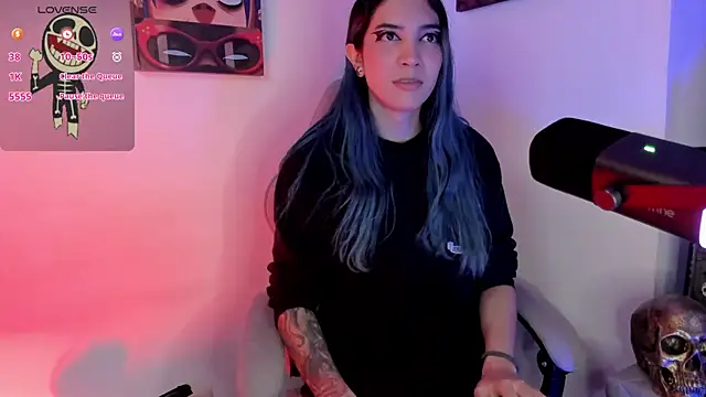 sofi pretty uwu- online show from April 27, 4:37 pm