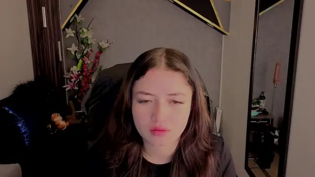 Snapshot of almma_shy chatting on October 7, 1:15 pm almma shy online show from October 7, 1:15 pm