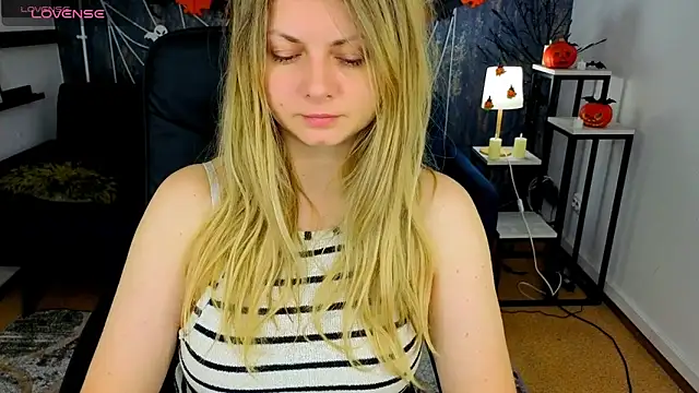 Snapshot of SmilingEmily_ chatting on October 20, 6:49 am SmilingEmily online show from October 20, 6:49 am