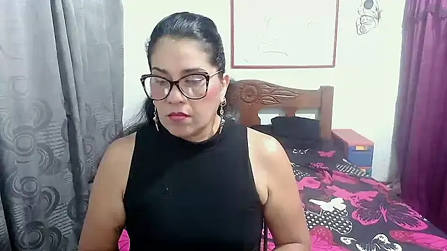 Mistresskloe01 online show from November 3, 12:31 pm