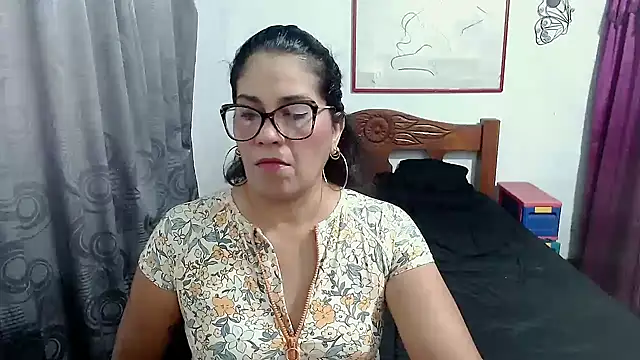 Mistresskloe01 online show from November 14, 12:49 pm