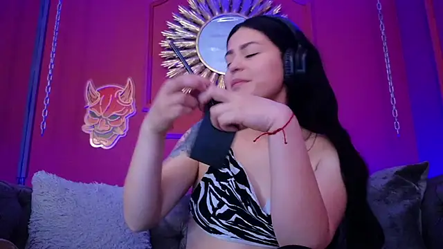 Julieta Russell online show from April 23, 12:23 pm