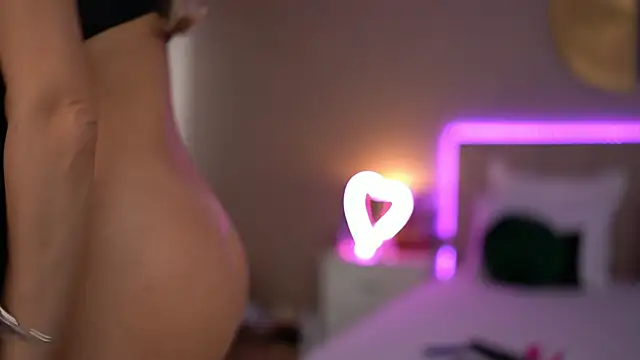 EvellineClaire online show from April 25, 1:14 pm