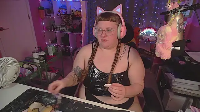 FatVeronica online show from March 21, 5:18 pm