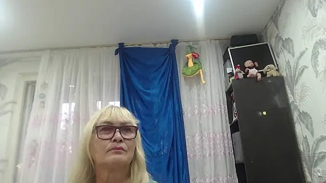 CamDiva113 online show from October 2, 2:38 am