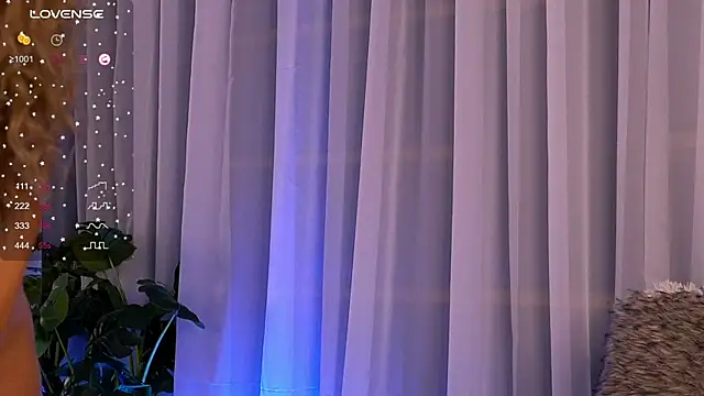 Snapshot of CynthiaWest chatting on September 30, 3:12 am CynthiaWest online show from September 30, 3:12 am