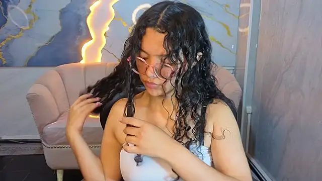 victoria castillo b online show from March 29, 7:35 pm