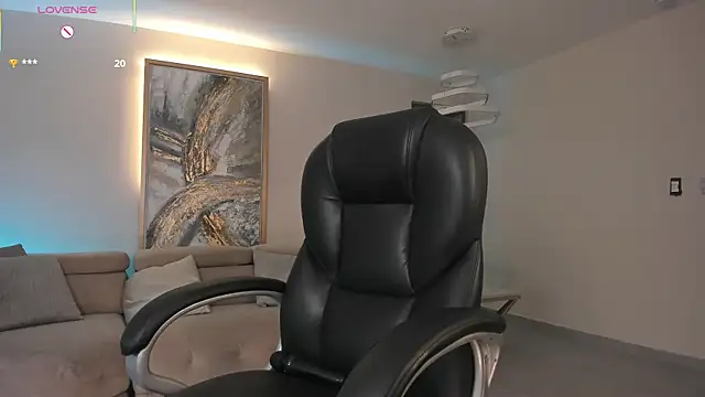 RoxanneHill  online show from January 9, 12:20 pm