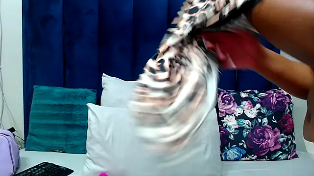 HotSmallTits online show from April 26, 7:44 pm