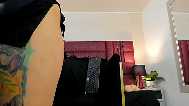 CharlotteScotte online show from March 7, 4:14 pm