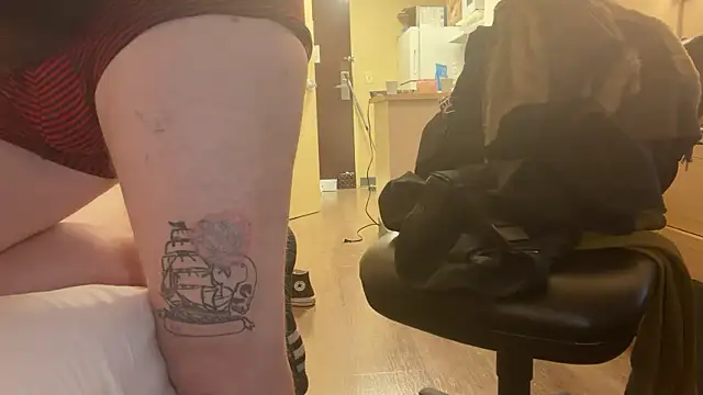 Tylerx9 online show from April 28, 10:08 am