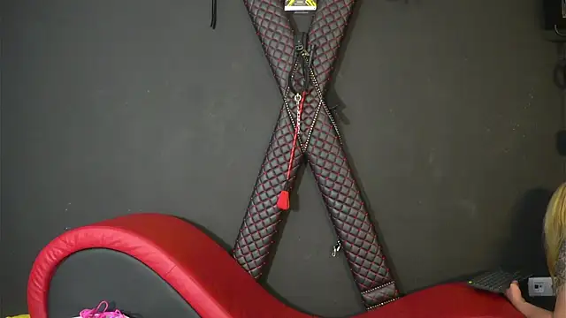 CelineConner online show from April 22, 4:20 am