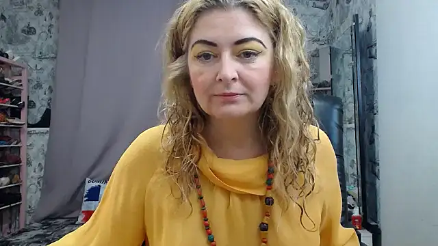 Snapshot of Helen1974 chatting on October 6, 6:02 pm Helen1974 online show from October 6, 6:02 pm