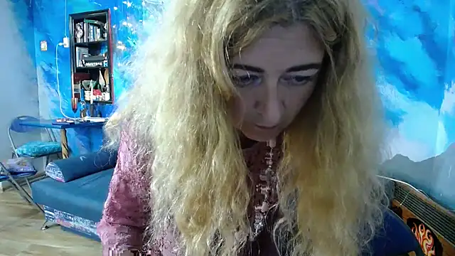 Snapshot of Helen1974 chatting on September 19, 5:45 pm Helen1974 online show from September 19, 5:45 pm