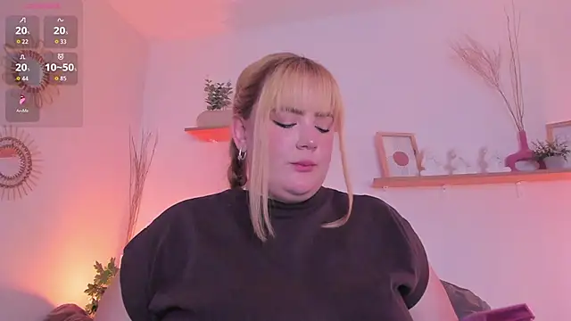 sophiarossee  online show from June 9, 8:19 pm
