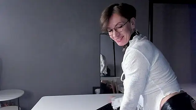 Dorothy Meyer online show from April 22, 4:20 am