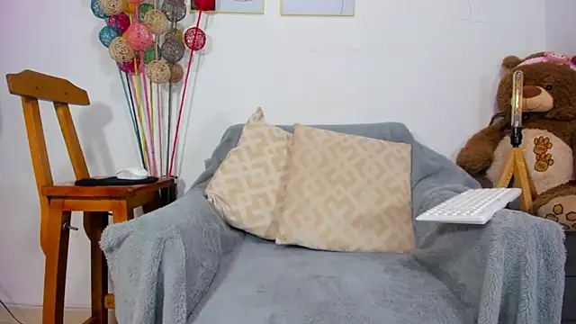 helena copper  online show from April 24, 2:36 am