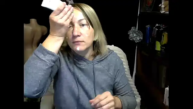 wLESLYMOSw online show from September 29, 9:25 am