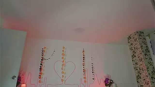 EmmaSanzz  online show from October 12, 11:45 am