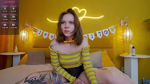 lessysweety online show from September 21, 3:27 am