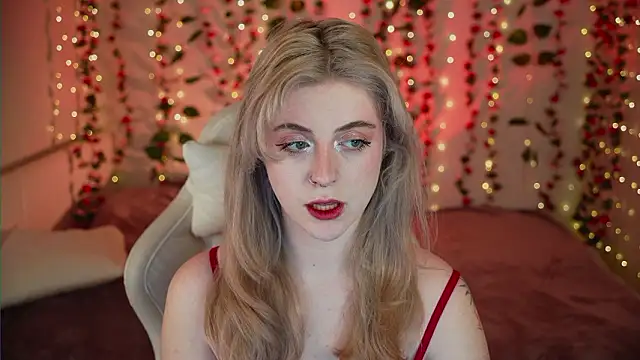 your favoritegirls online show from March 10, 3:49 pm