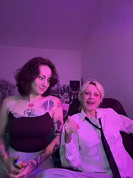 Dooubletroublee online show from June 22, 3:11 am