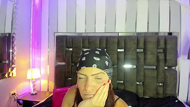 KatteMoss online show from April 17, 9:50 pm