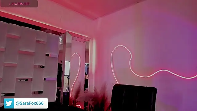 Sara Foxx1 online show from April 12, 7:38 pm