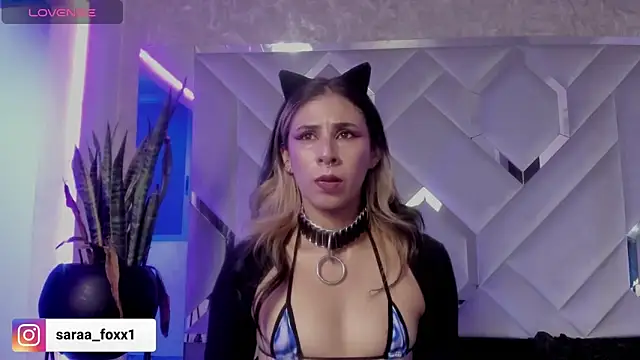 Sara Foxx1 online show from October 14, 10:23 pm