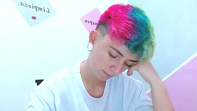 tomboyblue online show from September 25, 10:18 pm