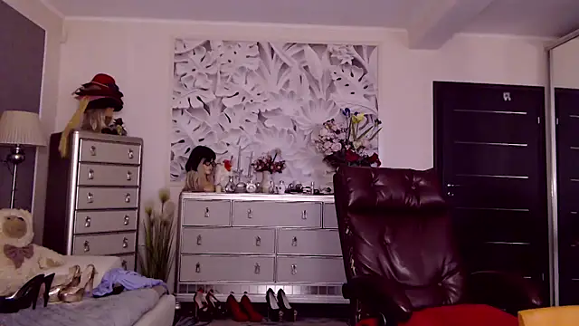 Snapshot of HornyMilf_555 chatting on September 21, 1:54 pm HornyMilf 555 online show from September 21, 1:54 pm