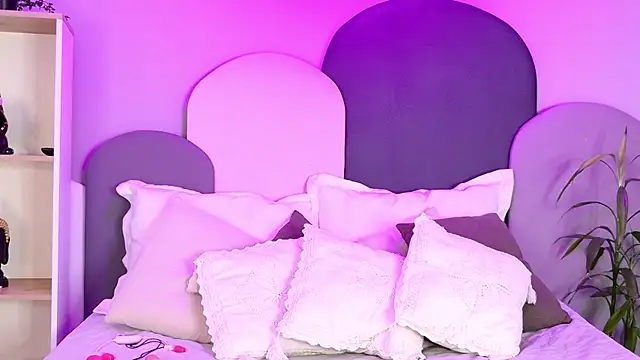 SophieGomez22 online show from April 20, 6:11 pm