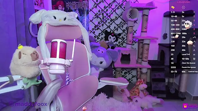 MaddyFooxx online show from June 29, 11:37 pm
