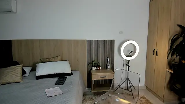 rebeca cortez  online show from January 31, 7:34 pm