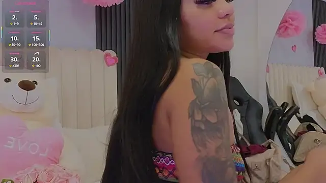 Madiee Rhea online show from April 25, 7:44 pm