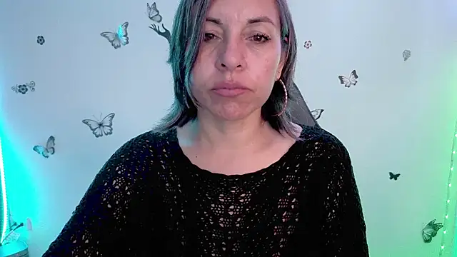 Lady breaks hearts online show from April 24, 12:41 pm