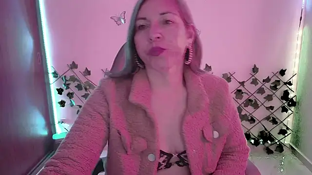 Lady breaks hearts online show from February 14, 2:19 pm