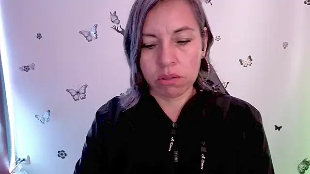 Lady breaks hearts online show from April 21, 12:45 pm