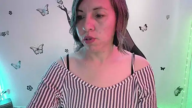 Lady breaks hearts online show from March 11, 12:42 pm