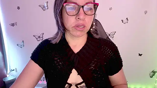 Lady breaks hearts online show from April 27, 1:19 pm