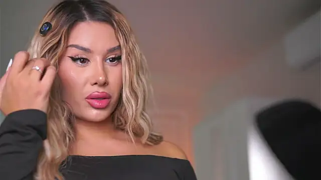 EvaZane online show from December 14, 7:30 pm